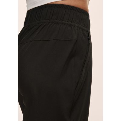 2. Spodnie damskie CASALL Everywhere Woven Pant kolor czarny