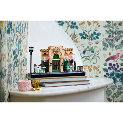 9. LEGO ICONS 10362 Francuska kawiarenka