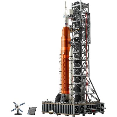 3. LEGO Icons  10341 Rakieta SLS NASA Artemis