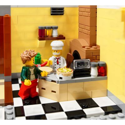 12. LEGO Icons 10312 - Klub Jazzowy