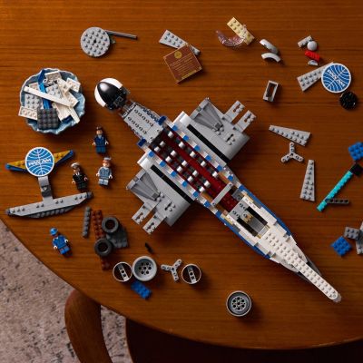 9. LEGO Icons 11378 - Samolot pasażerski Douglas DC-3 PAN AM