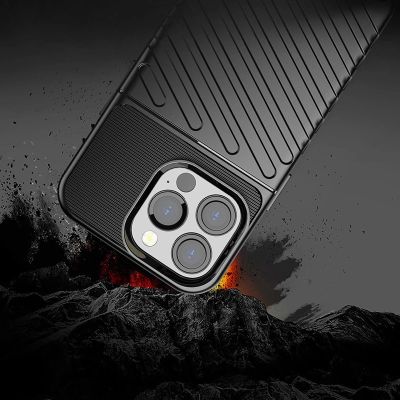 7. Thunder Case elastyczne pancerne etui pokrowiec iPhone 13 Pro zielony