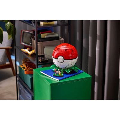 2. LEGO Pokémon 72154 - Kultowy Pokeball z Trenerami