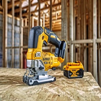9. DeWALT DCS334P2-QW wyrzynarka elektryczna 3200 spm 2,1 kg