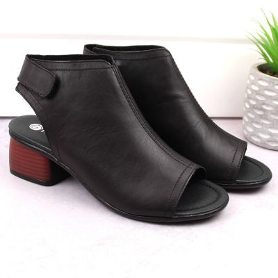 18. Skórzane komfortowe sandały Remonte W RKR654