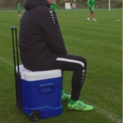 5. Lodówka sportowa na kołach 55 litrów 100827