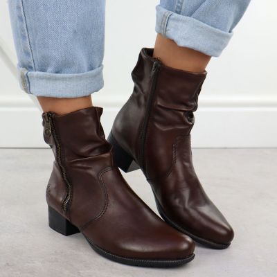 7. Skórzane botki damskie na obcasie brązowe Rieker 78656-00