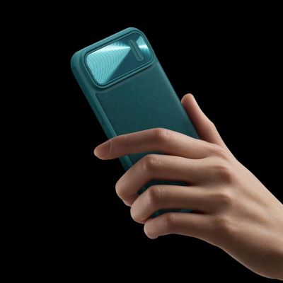 9. Nillkin CamShield Leather S Case etui iPhone 14 pokrowiec z osłoną na aparat czarny