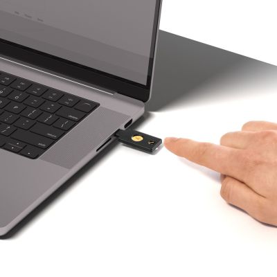 4. Klucz sprzętowy Yubico YubiKey 5C NFC FIPS