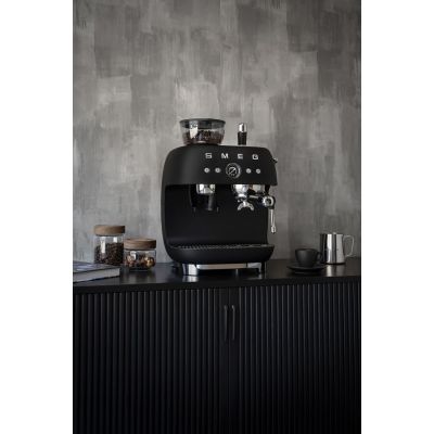 9. Smeg EGF03BLMEU ekspres do kawy Ręczny Ekspres do espresso 2,4 l