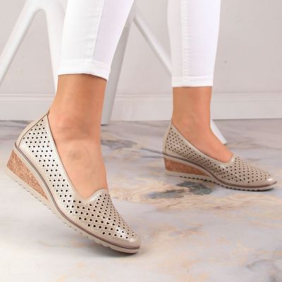 11. Półbuty na koturnie Potocki W SZ12018 WOL130B