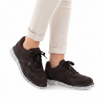 5. Skórzane półbuty damskie zamszowe brązowe Vinceza  66903