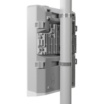 4. Mikrotik netFiber 9 Gigabit Ethernet (10/100/1000) Obsługa PoE Biały