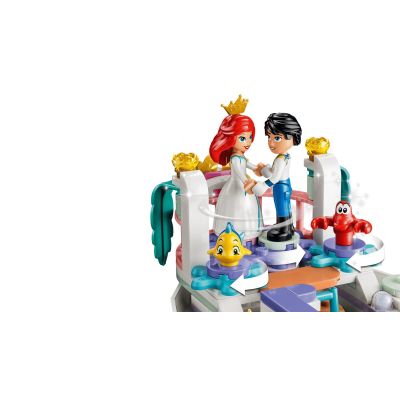 10. LEGO Disney 43299 - Królewska łódź weselna Arielki