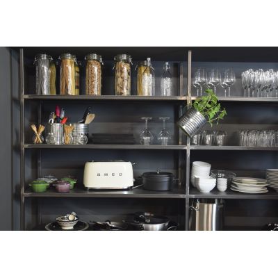 11. SMEG Toster (TSF02CREU)