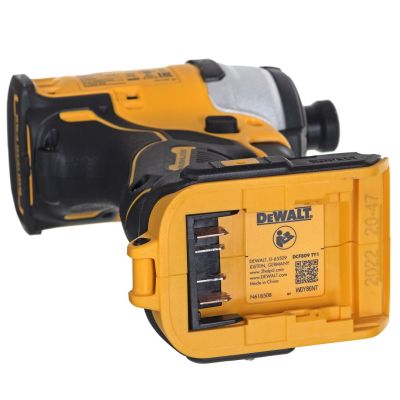 11. Zestaw narzędzi Combo 18V 2x4,0Ah DCK2062M2T DEWALT