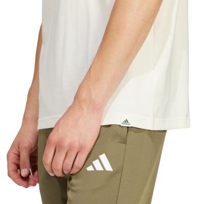 10. Koszulka adidas Growth Badge Graphic M IS2873