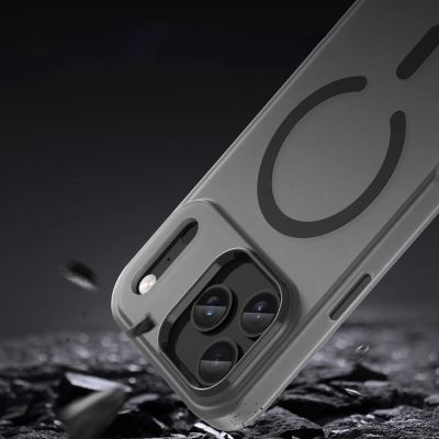 9. Etui Magnetic Abrasive na iPhone 17 Pro Max kompatybilne z MagSafe - matowe czarne