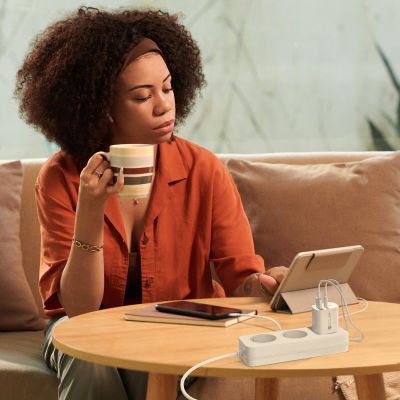4. Ładowarka sieciowa A6MaxC 20W USB-A USB-C z kablem USB-C - USB-C 1m - biała