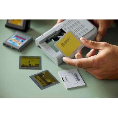 7. LEGO SUPER MARIO 72046 Game Boy