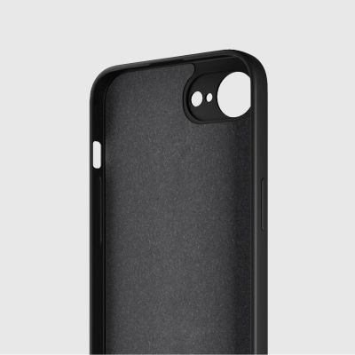 4. Etui SBS Instinct na iPhone 16e / 17e - czarne