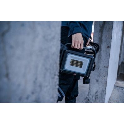 10. Mobilny reflektor LED Brennenstuhl JARO 14060 M