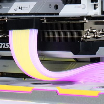 4. Lian Li Strimer Bezprzewodowy 24-pinowy płyty głównej RGB + kontroler