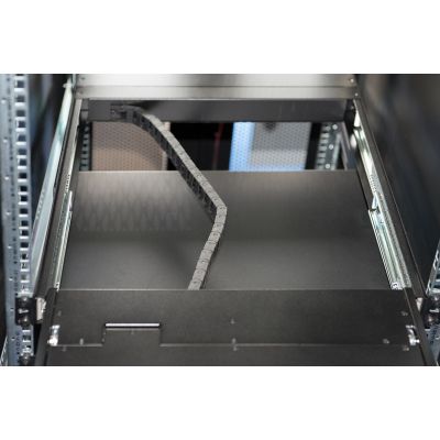 13. Digitus Konsola modułowa z monitorem TFT o przekątnej 17” (43,2 cm), 8-portowym przełącznikiem KVM & touchpadem, klawiatura niemiecka