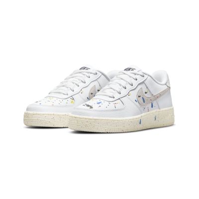 3. Damskie Buty sportowe Nike Air Force 1 LOW LV8 3 GS białe - DJ2598-100