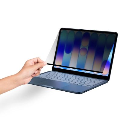 4. Folia prywatyzująca Spigen SafeView na MacBook Neo 13" 2026