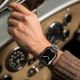 4. Bransoleta Tech-Protect Stainless Line na Apple Watch 4 / 5 / 6 / 7 / 8 / 9 / SE / Ultra 1 / 2 (42/44/45/49 mm) - tytanowa