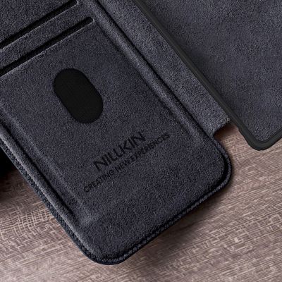 7. Etui Nillkin Qin Pro na Samsung Galaxy S25 Ultra z klapką i osłoną aparatu - czarne
