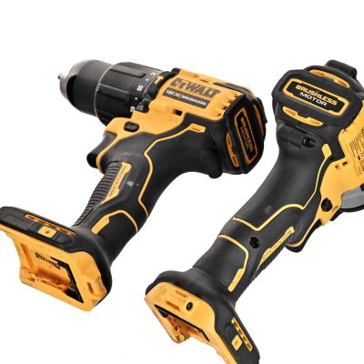 29. Zestaw narzędzi Combo 18V 2x4,0Ah DCK2062M2T DEWALT