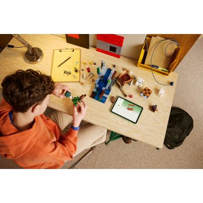11. LEGO Minecraft 21597 - Stacja Ghasta