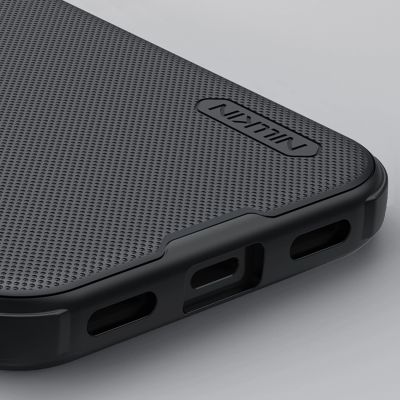 8. Etui Nillkin Super Frosted Shield Pro na Google Pixel 10/10 Pro - czarne