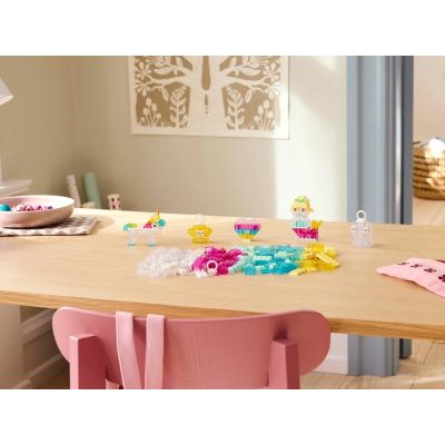 12. LEGO CLASSIC 11040 Magiczny zestaw z przezroczystymi klockami