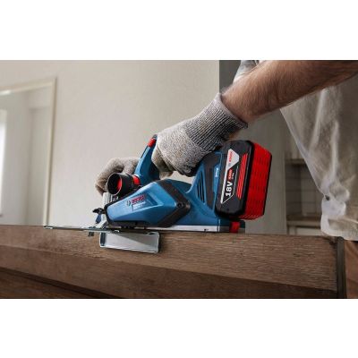12. Bosch GHO 185-LI Czarny, Niebieski 14000 RPM