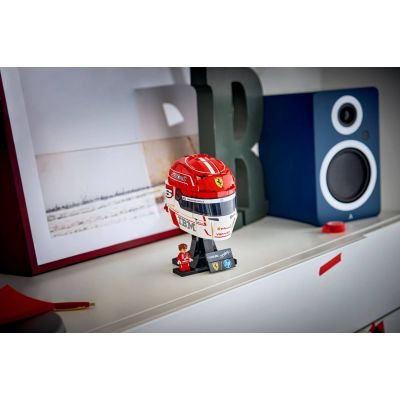 7. LEGO Editions 43014 - Kask Charles Leclerc Scuderia Ferrari HP