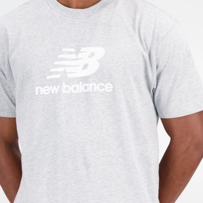 4. Koszulka  New Balance t-shirt Essentials Stacked Logo Co M MT31541AG