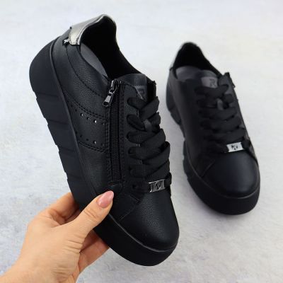 2. Skórzane półbuty damskie na platformie czarne Rieker W2605-02