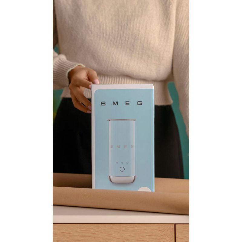 51. Smeg MFF02BLEU spieniacz / podgrzewacz do mleka Automatyczny spieniacz/podgrzewacz do mleka Czarny