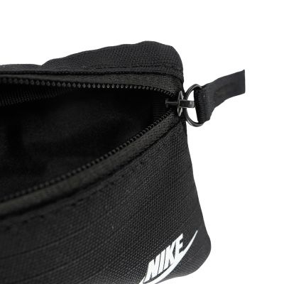 4. Portfel Nike Club Pouch Wallet czarny N1013421091