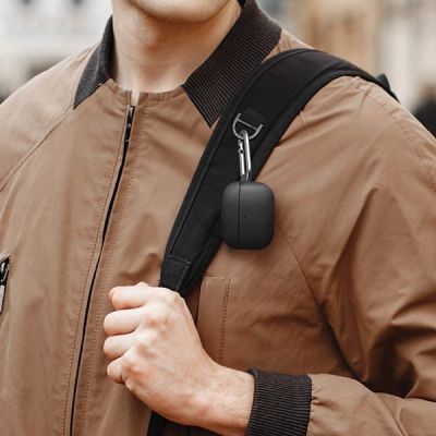 7. Etui UNIQ Vencer Silicone na AirPods Pro - szare