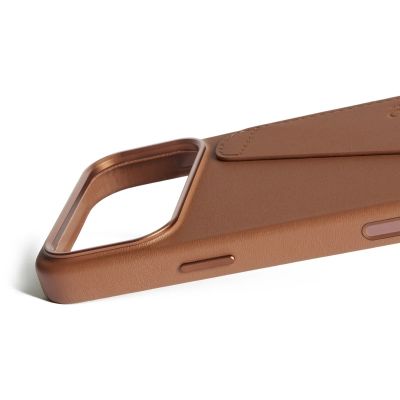 6. Mujjo Wallet Leather Case - etui skórzane do iPhone 17 Pro Max kompatybilne z MagSafe (tan)