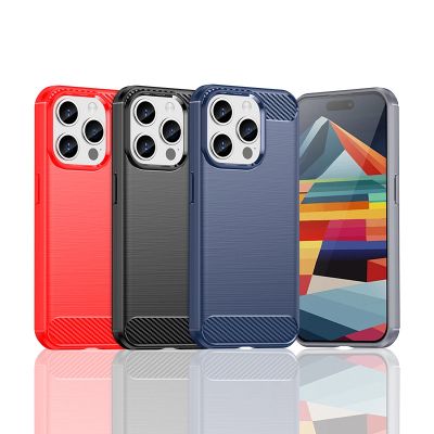 4. Elastyczne etui wzór karbon do iPhone 15 Pro Carbon Case - czarne