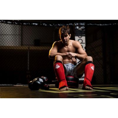 6. Elastyczne ochraniacze na piszczele M - Shinrage Red