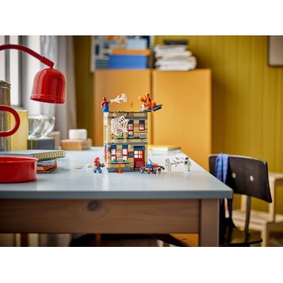 10. LEGO Marvel Super Heroes 76317 - Mieszkanie Petera Parkera