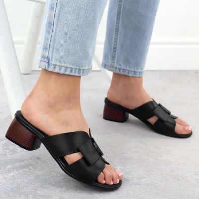 6. Skórzane klapki damskie na klocku czarne Remonte R8759-01