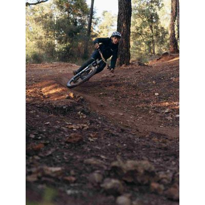 3. Kurtka rowerowa NORTHWAVE Rampage Lightshell Jacket czarny
