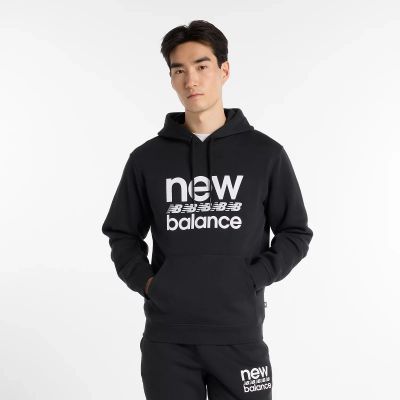 7. Bluza New Balance Sport Graphic Fleece Hoodie BK M MT51941BK